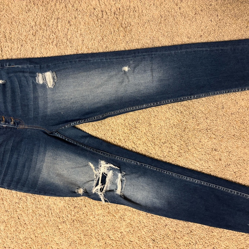 Trendy Distressed Skinny Jeans in Classic Blue